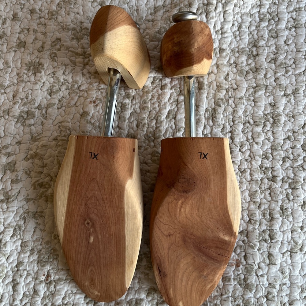 Johnston & Murphy Cedar Wood Shoe Trees Size XL Like New Retail $55. Chrome Trim - Picture 2 of 3